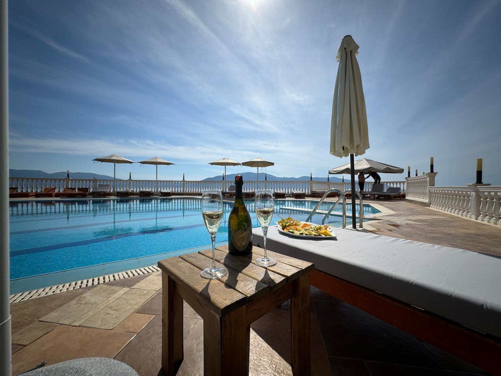 Nuna Hotel Radhimë Eksteriør billede